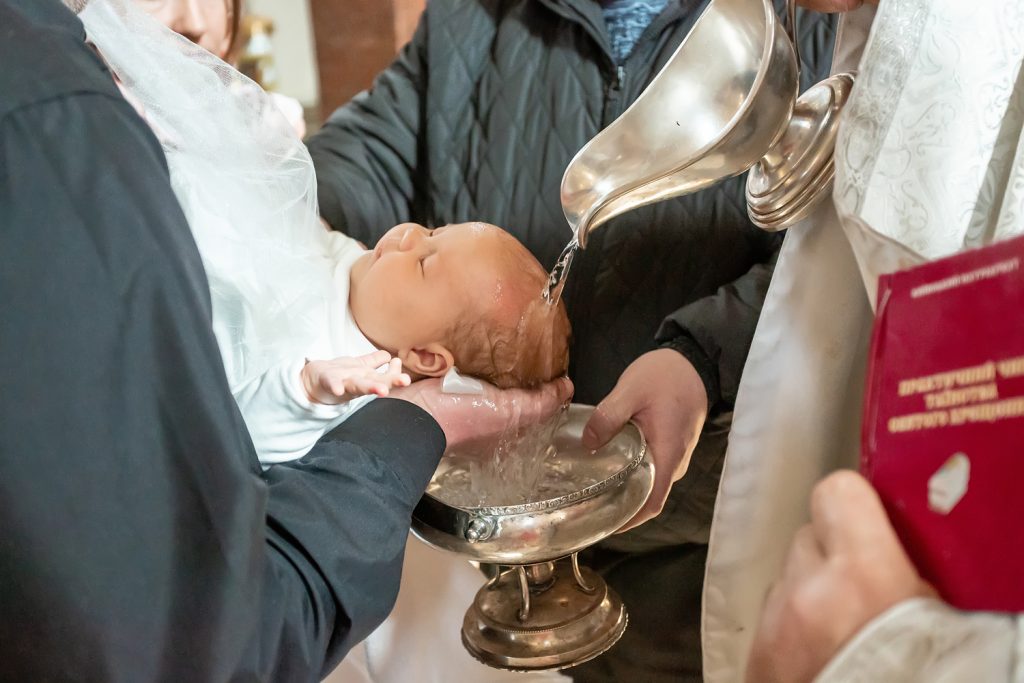 Quelle est l'importance du baptême dans la vie - Le Mag de