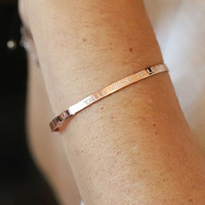 Bracelet jonc pour femme mot LOVE argent.