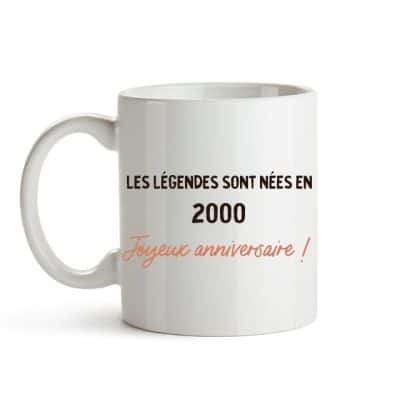 Mug message générique femme née en 2000