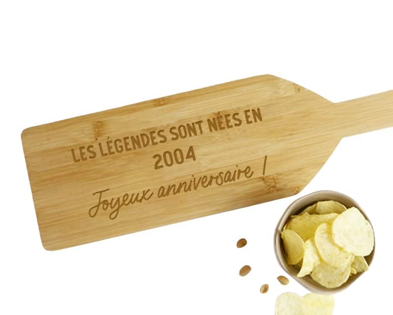 planche à apéritif message générique homme né en 2004