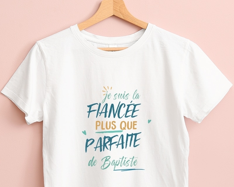 T-Shirt femme personnalisé : Fiancée la plus...