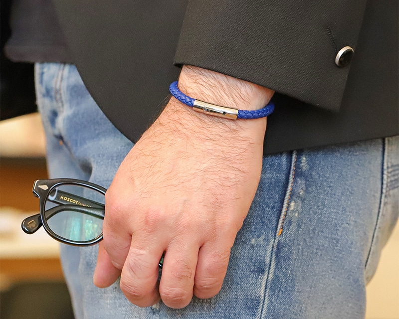 Bracelet en cuir tressé coloré - Marron foncé, camel ou bleu marine