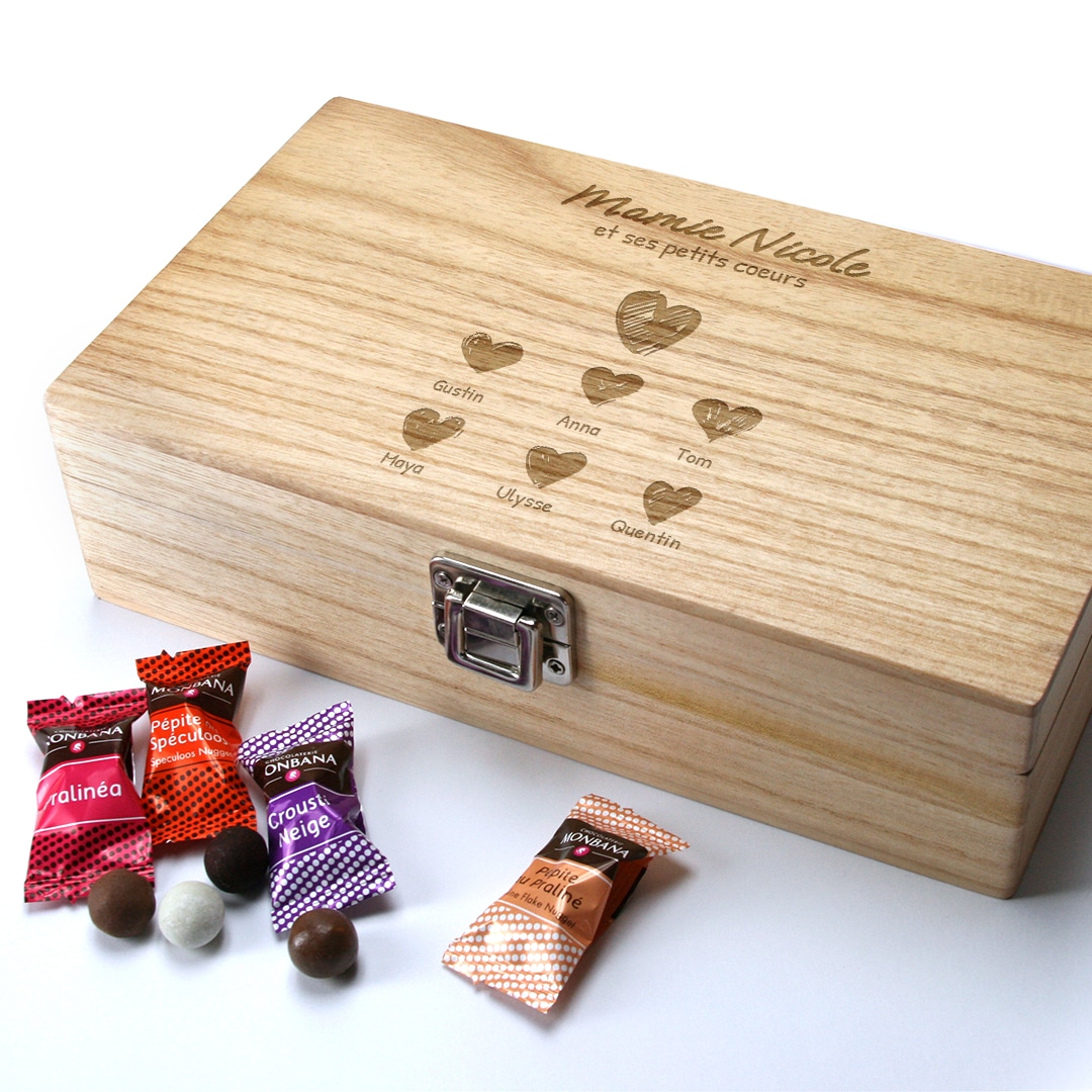 Coffret gravé de chocolats Monbana - Mamie et ses petits coeurs