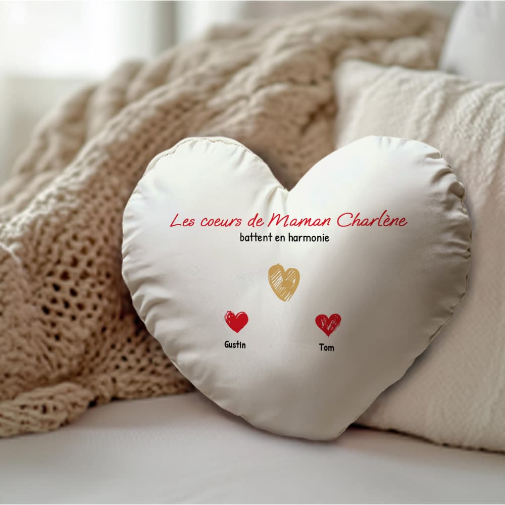 Coussin personnalisé coeur - Maman et ses petits coeurs