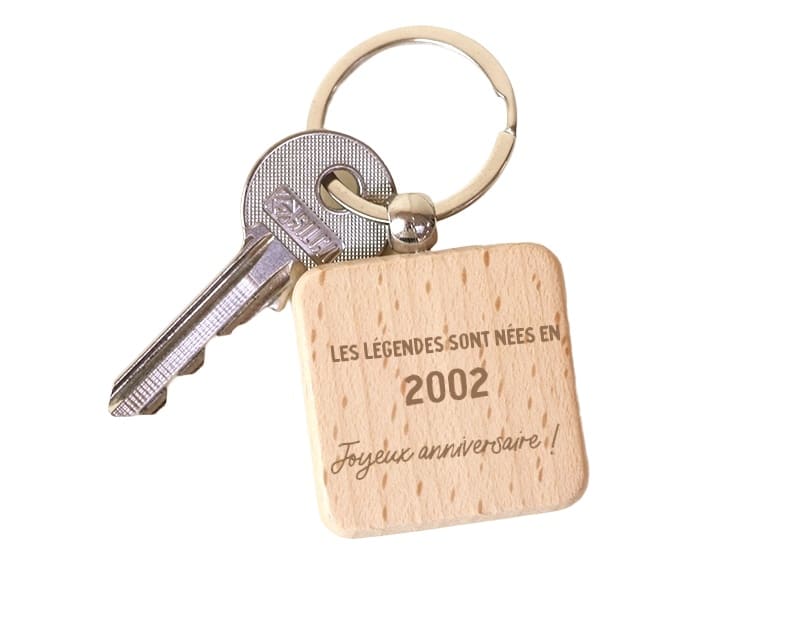 porte-clé en bois message générique homme né en 2002