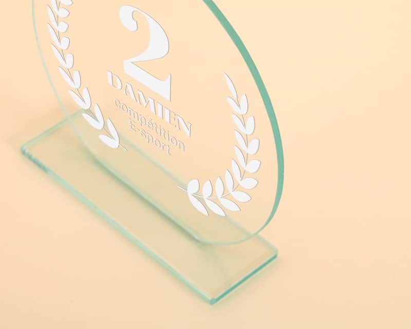 Trophée en verre personnalisé pour un Joël