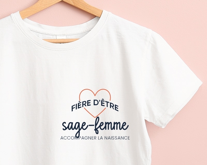 Tee shirt personnalisé femme - Fière d'être sage-femme